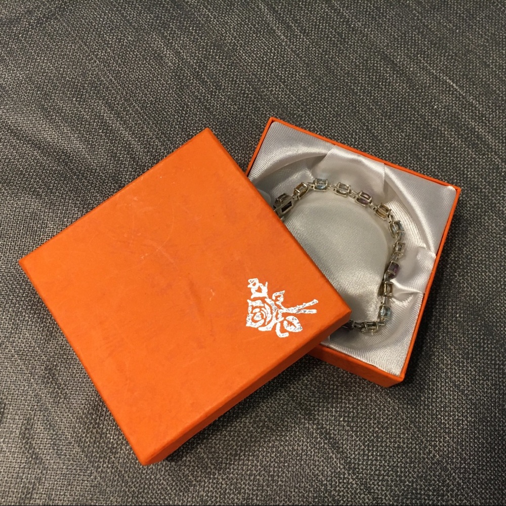 Vintage Lady Remington Bracelet - Picture 3 of 10